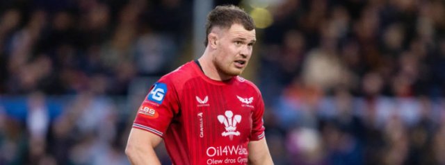 Alex Craig signs new Scarlets contract