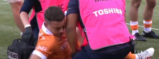 Watch | George Ford leaves the field with an injury