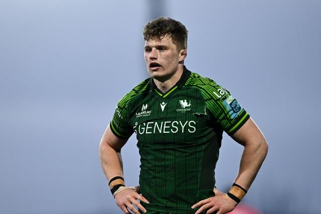 Cian Prendergast signs a three-year contract with Connacht