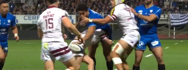 Awesome offload from Vannes player