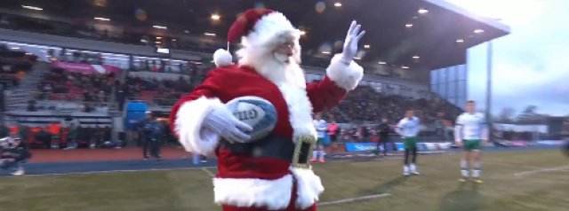 Watch | Santa brings the ball onto the field for Saracens and Saints